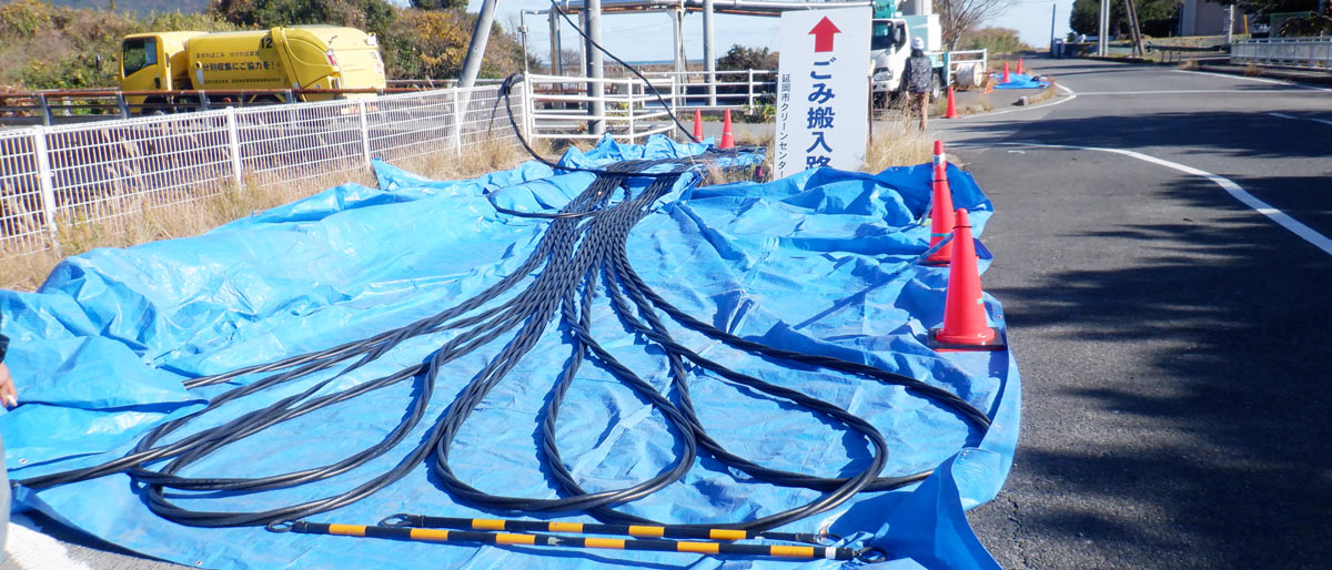 ケーブル等布設